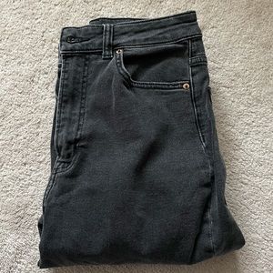 BRAND NEW!! H&M Mom High Ankle Jeans size 4 black